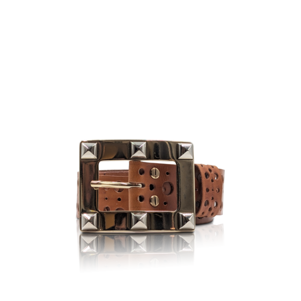 Cintura “Recta” in pelle marrone cognac traforata con fibbia rettangolare oro chiaro