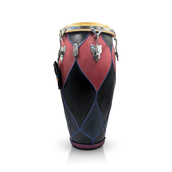 Congas in pelle nero-rosso dal Kenya
