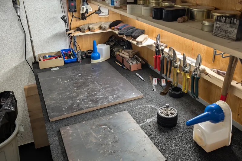 The workbench with the vise
